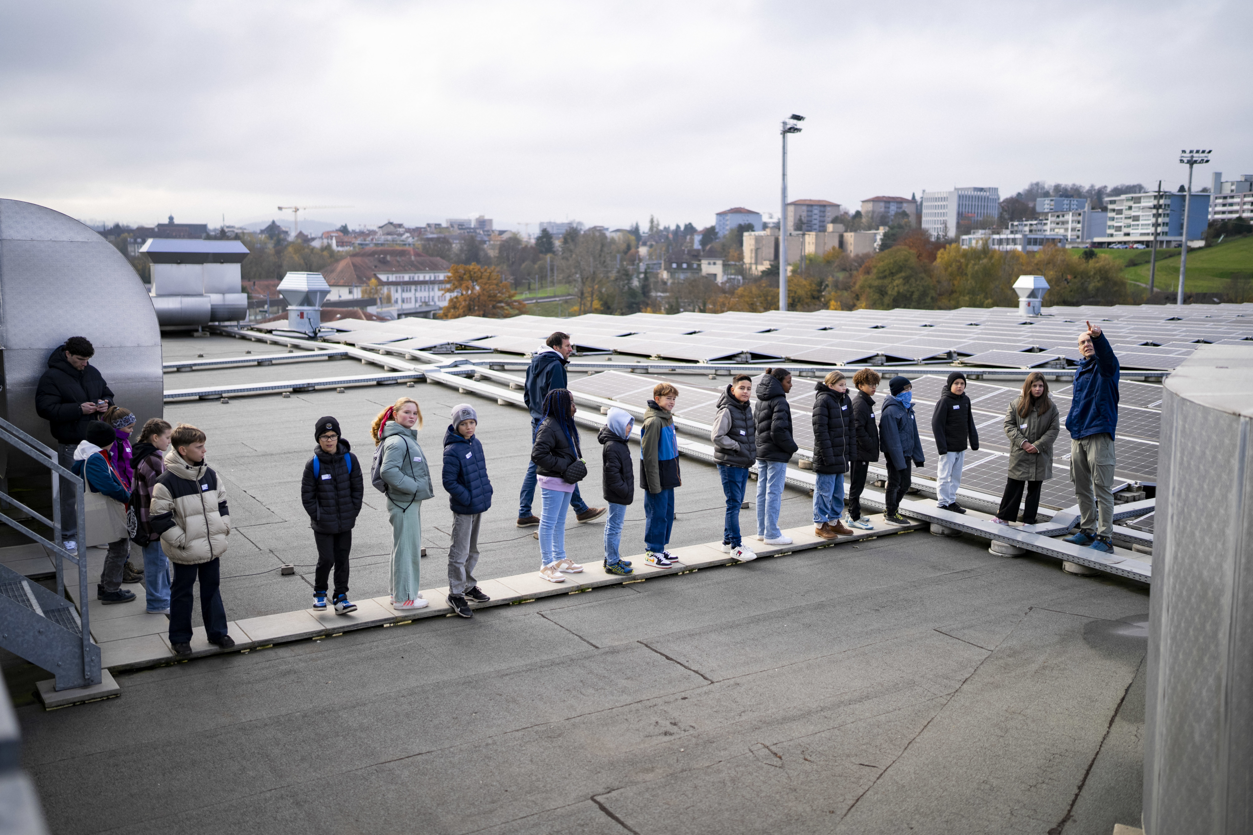 Petits curieux, grandes découvertes: les enfants de Groupe E en visite à la patinoire  de Fribourg-Gottéron
