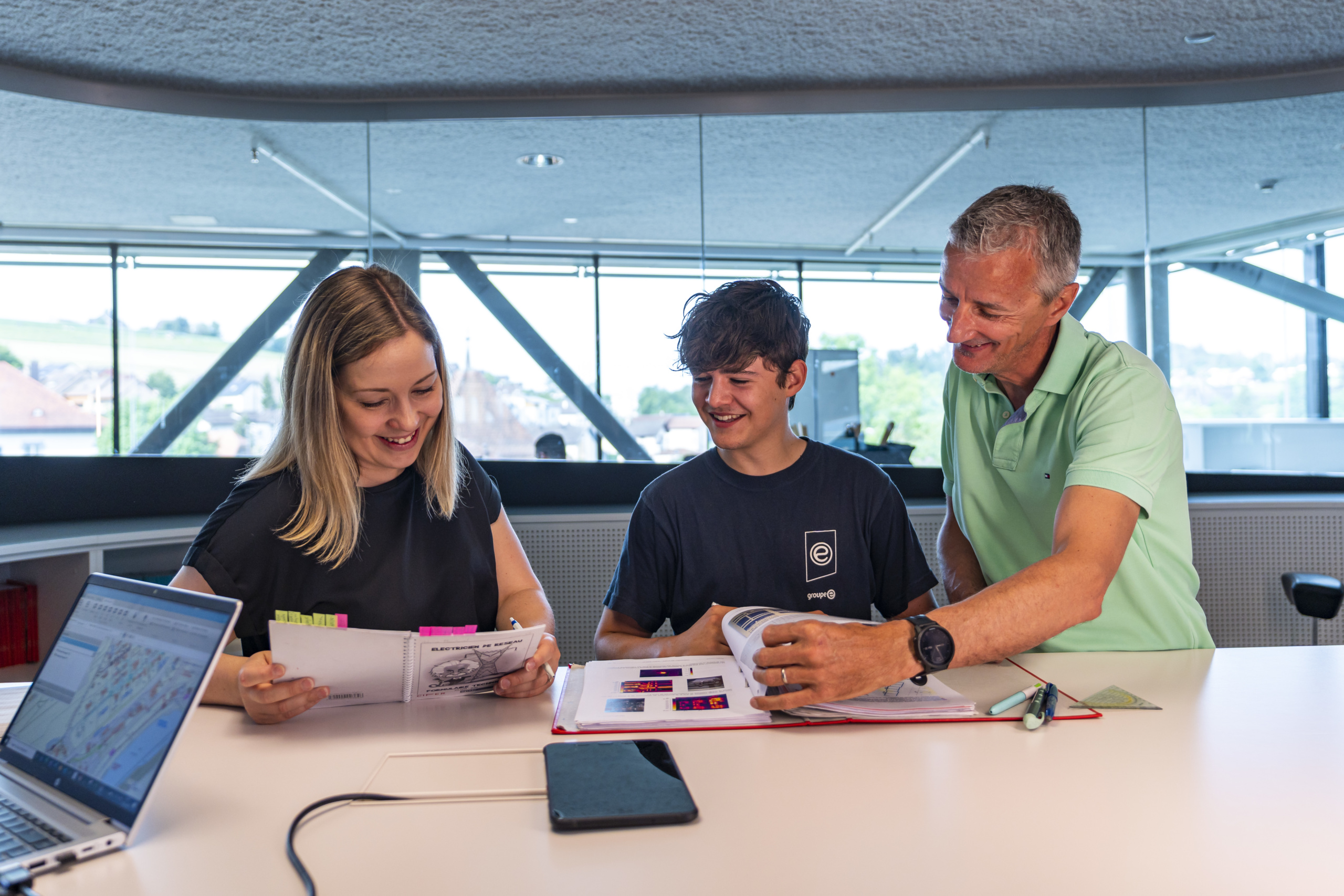 Groupe E renforce son engagement en faveur de la formation des apprentis